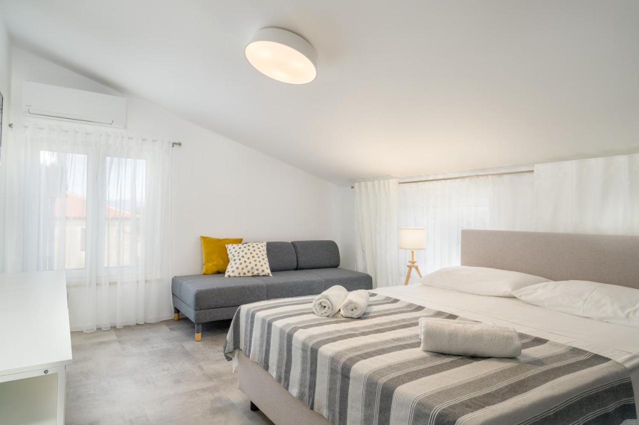 Apartmani Ana 2 I 3 Malinska Luaran gambar